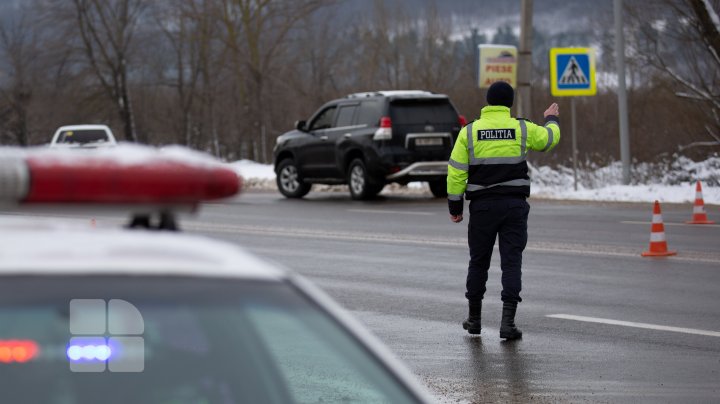 21 de persoane fără permis de conducere şi în stare de ebrietate, depistate la volan de către poliţişti 