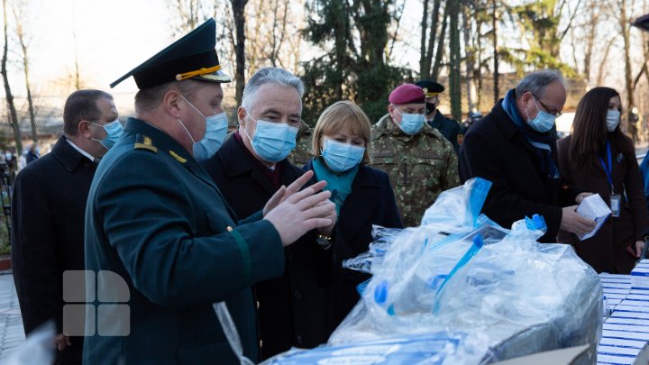 Primul lot de ajutoare românești, anunțate de Klaus Iohannis, a ajuns la Chişinău (FOTOREPORT)