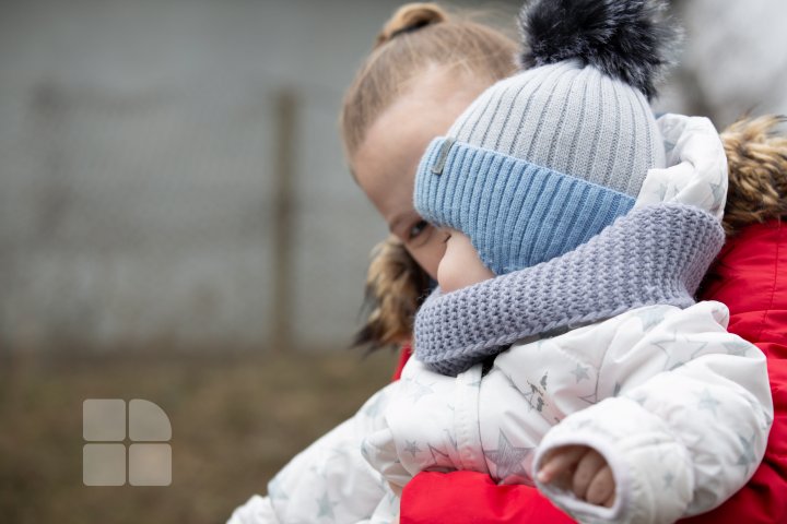 O familie din Chircăieşti cere ajutor pentru a-şi salva fiul de şapte luni