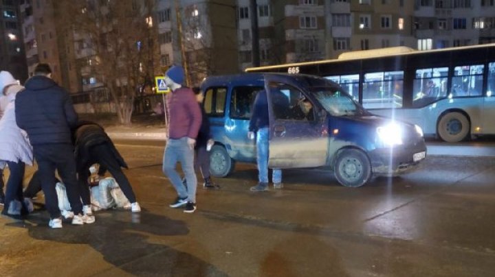 Accident violent în Capitală. O persoana a fost strivită de o mașină (VIDEO)