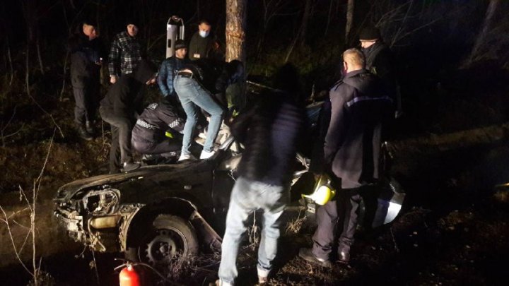 Două persoane, printre care și un copil minor, au ajuns la spital în urma unui grav accident (FOTO)