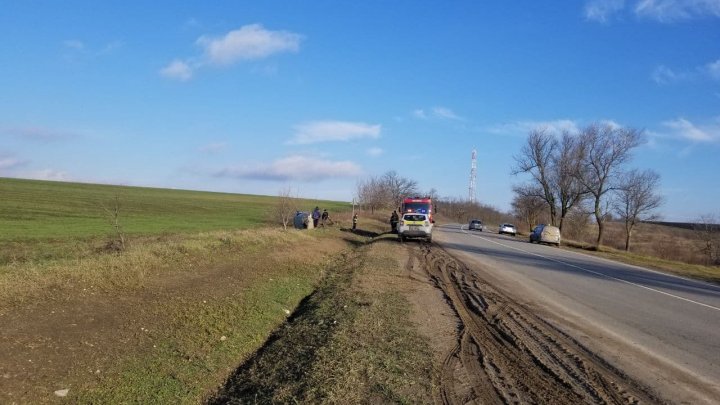 Accident violent în apropiere de Vadul lui Vodă: Două persoane au ajuns la spital (FOTO)