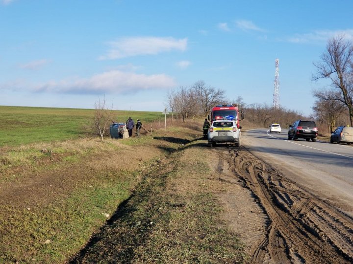 Accident violent în apropiere de Vadul lui Vodă: Două persoane au ajuns la spital (FOTO)