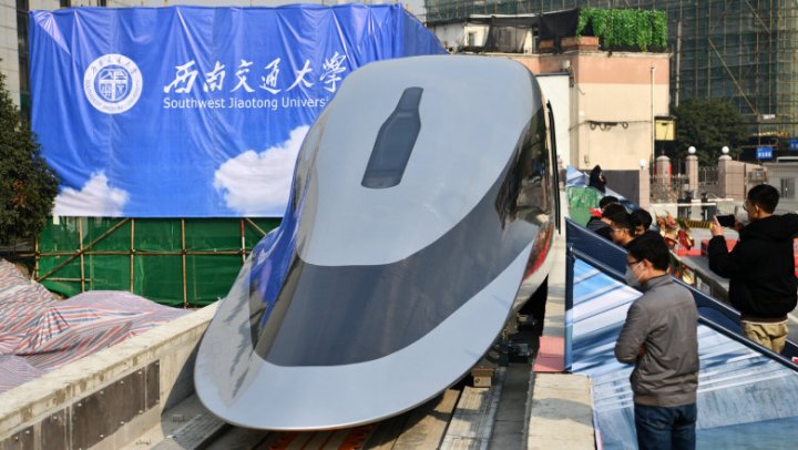 China lansează un prototip de tren care atinge viteze de 620 de kilometri pe oră. Cum arată (VIDEO)