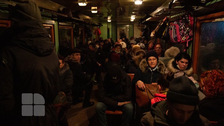 Supăraţi pe conducerea CFM. Oamenii cer ca trenurile să nu fie suspendate (FOTO)