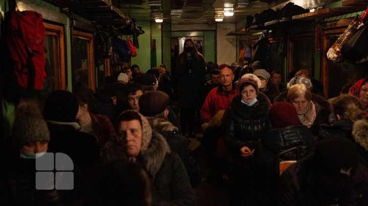 Supăraţi pe conducerea CFM. Oamenii cer ca trenurile să nu fie suspendate (FOTO)