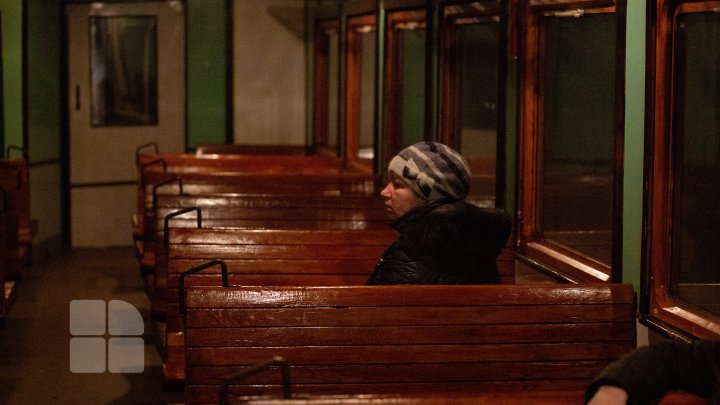 Supăraţi pe conducerea CFM. Oamenii cer ca trenurile să nu fie suspendate (FOTO)