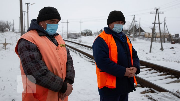 Ameninţă cu blocarea marfarelor. Angajaţii CFM din Chircăieşti nu şi-au primit salariile de patru luni (FOTOREPORT)