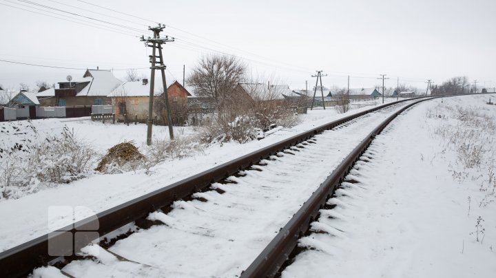 Ameninţă cu blocarea marfarelor. Angajaţii CFM din Chircăieşti nu şi-au primit salariile de patru luni (FOTOREPORT)