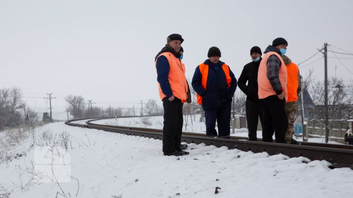 Ameninţă cu blocarea marfarelor. Angajaţii CFM din Chircăieşti nu şi-au primit salariile de patru luni (FOTOREPORT)