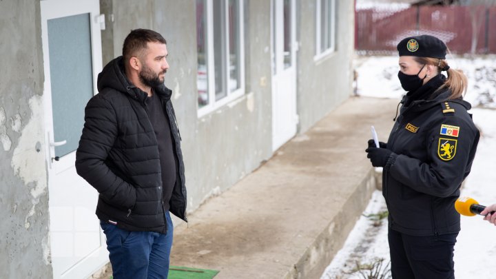 GEST DE OMENIE! Mascaţii de la Fulger au dus daruri familiei Stratulat, care acum câteva zile a rămas fără casă (FOTO)