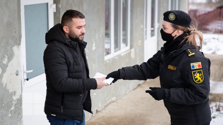 GEST DE OMENIE! Mascaţii de la Fulger au dus daruri familiei Stratulat, care acum câteva zile a rămas fără casă (FOTO)