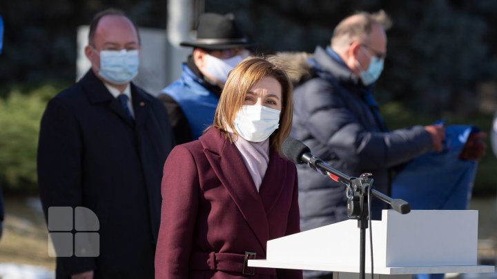 FOTOREPORT de la ceremonia oficială de predare a asistenței umanitare acordate de România