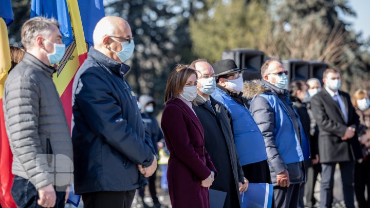 FOTOREPORT de la ceremonia oficială de predare a asistenței umanitare acordate de România