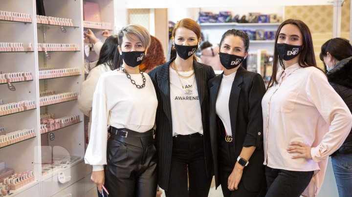 Goana după frumuseţe sfidează restricţiile pandemiei. Zeci de femei s-au îmbulzit la expoziţia Beauty 2021 (FOTO)