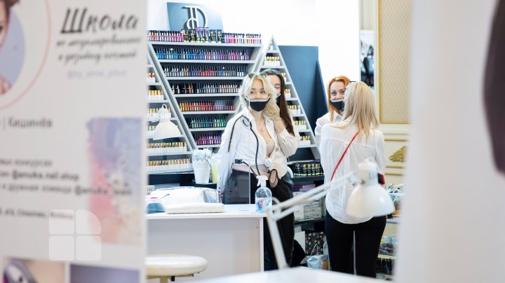 Goana după frumuseţe sfidează restricţiile pandemiei. Zeci de femei s-au îmbulzit la expoziţia Beauty 2021 (FOTO)