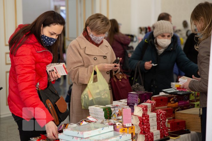 Goana după frumuseţe sfidează restricţiile pandemiei. Zeci de femei s-au îmbulzit la expoziţia Beauty 2021 (FOTO)