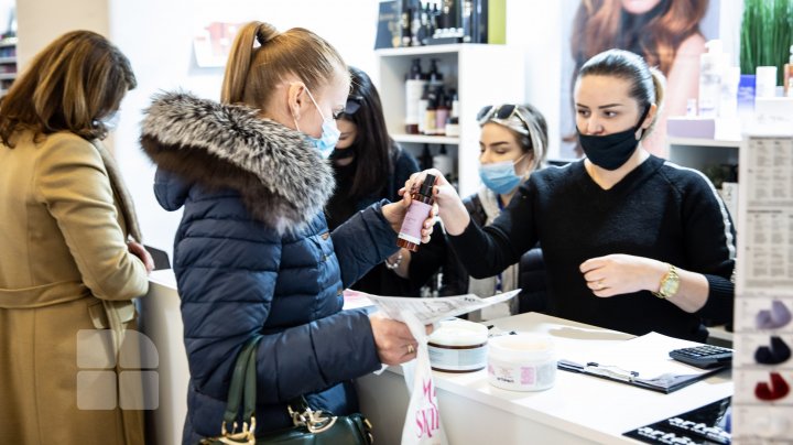 Goana după frumuseţe sfidează restricţiile pandemiei. Zeci de femei s-au îmbulzit la expoziţia Beauty 2021 (FOTO)