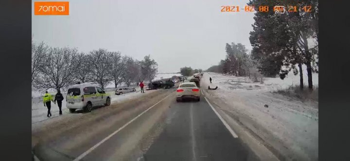 ACCIDENT DE GROAZĂ la Rîșcani. Două femei au murit, iar alte trei persoane, transportate la spital (VIDEO)