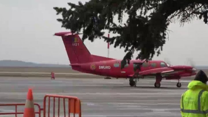 A venit vaccinul în ţară! Aeronava SMURD, cu loturile de vaccin, a aterizat pe aeroportul din Chişinău