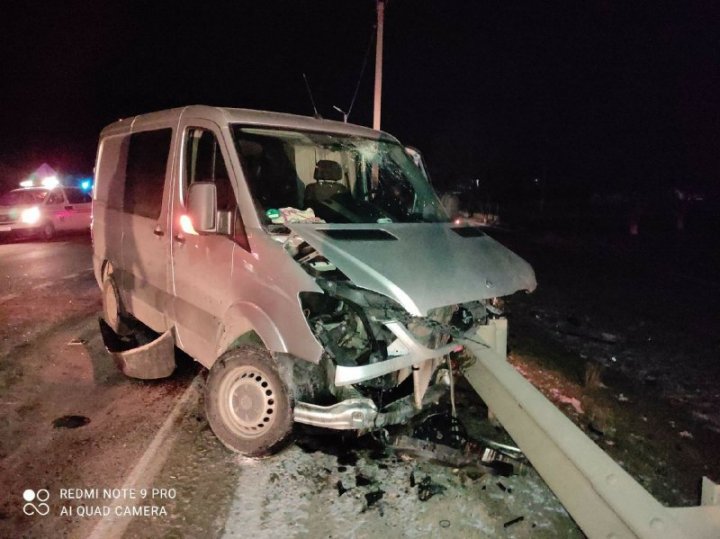 ACCIDENT CUMPLIT la Telenești: Un tânăr a murit, iar alte trei persoane au ajuns la spital (FOTO)