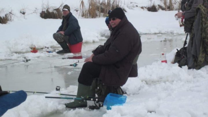 ATENŢIE la ţurţuri şi zăpada de pe copaci! Salvatorii îndeamnă oamenii să fie prudenţi (FOTO)