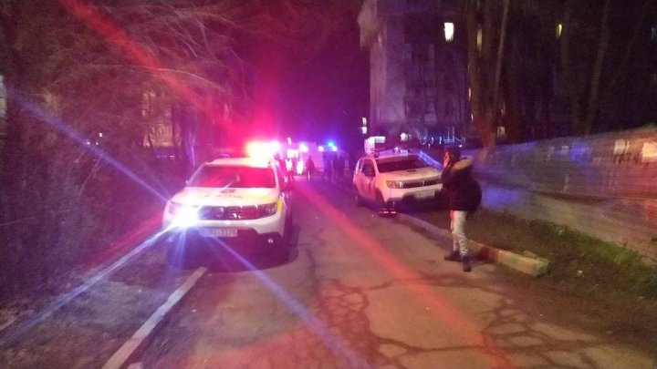 Explozie într-un bloc de pe strada Independenţei. Zeci de echipaje de salvatori şi ambulanţe se află la faţa locului (VIDEO)