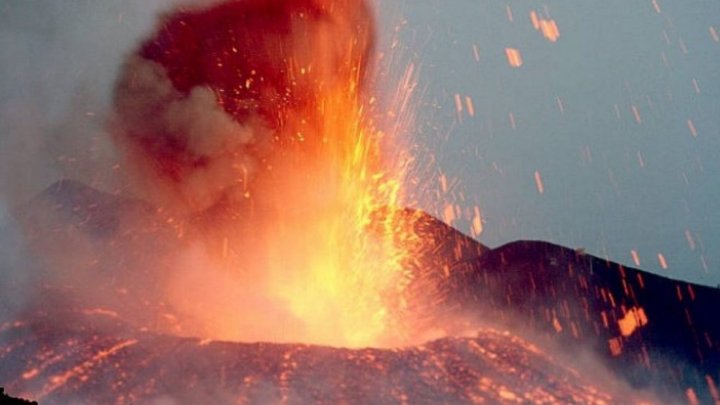 Vulcanul Etna a erupt pentru a şasea oară în ultimele opt zile