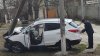 Accident violent pe strada Vadul lui Vodă din Capitală. Un automobil a fost grav deteriorat, după ce a intrat într-un stâlp