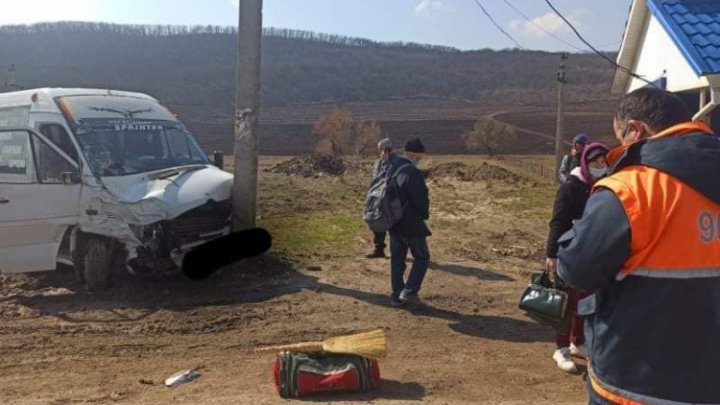 Grav accident în raionul Hîncești. Doi copii au ajuns la spital, iar doi maturi au avut nevoie de îngrijiri medicale (FOTO)