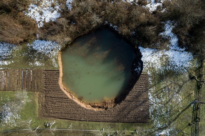 Cratere înfricoșătoare în Croația, după cutremurul dezastruos din decembrie. Au fost descoperite 100 de găuri uriașe