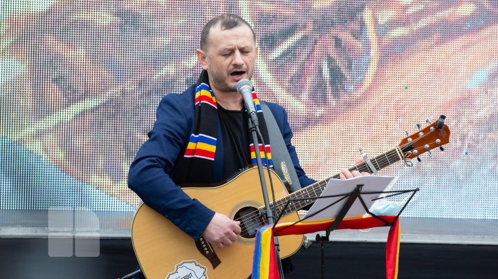 (FOTOREPORT) Nicolae Dabija, ultimul omagiu. Regretatul scriitor a fost înmormântat la Cimitirul Central