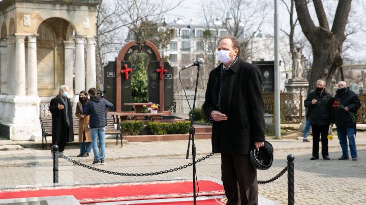 Zi de doliu pentru cultura din Republica Moldova. Marele publicist şi prozator Ioan Mânăscurtă, petrecut pe ultimul drum (FOTO)