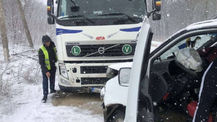 Accident grav în raionul Fălești. O femeie a fost transportată la spital (FOTO)