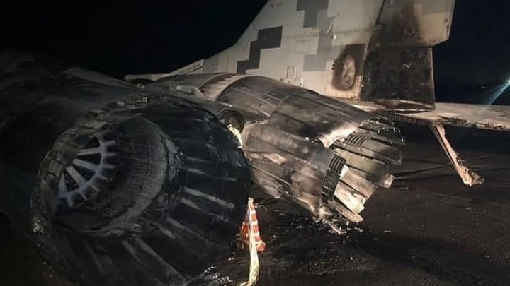 Un șofer beat a distrus un avion MiG-29 după ce a intrat cu mașina în el (FOTO)