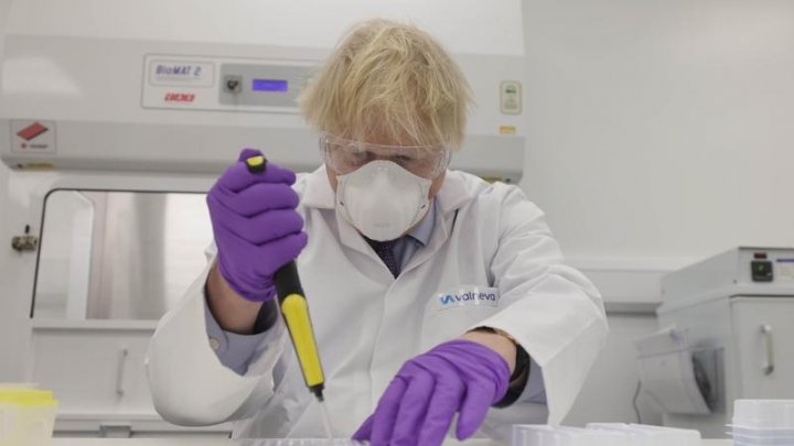 Boris Johnson se va vaccina vineri cu AstraZeneca