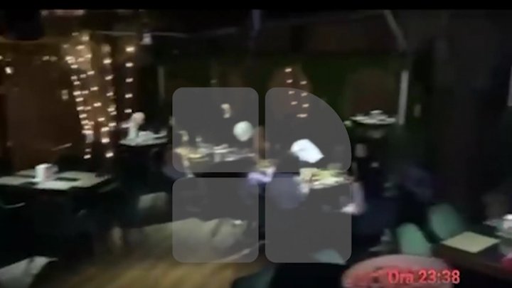 VIDEO EXCLUSIV! Zeci de petrecăreţi, prinşi într-un local din centrul Capitalei după ora 22:00