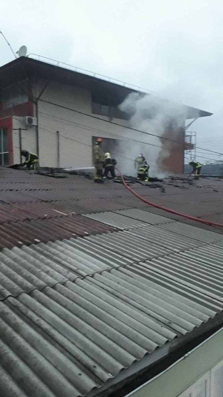 Incendiu în Centrul Capitalei. Un depozit de pe strada Piața Cantemir a fost cuprins de flăcări (FOTO/VIDEO)