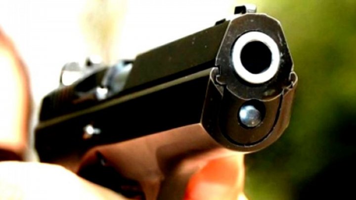 Un inginer cadastral a amenințat o femeie cu un pistol în clădirea Primăriei Sîngerei. Ce spune primarul