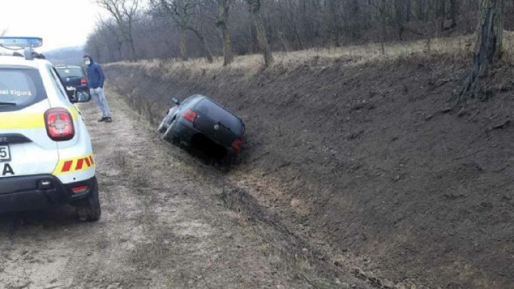 Accident pe șoseaua Hîncești-Rusca. Un bărbat, transportat la spital (FOTO)