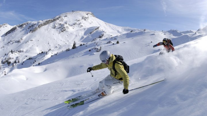 Luptă încinsă între doi francezi la ultima etapă a probei de slalom din cadrul Cupei Mondiale de schi alpin