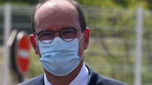 Protest inedit în Franța. Premierul a primit sute de colete cu lenjerie intimă