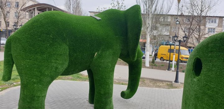 Revoltător! Parcul de figurine din orașul Căușeni a fost vandalizat (FOTO)