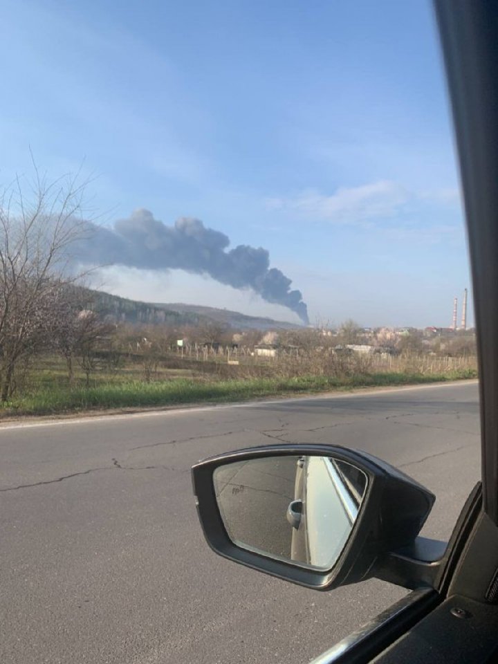 Incendiu puternic în Capitală. Un depozit a fost cuprins de flăcări (FOTO/VIDEO) 