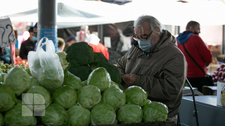 Oamenii, în goana după cumpărături pentru masa de Paşte (FOTOREPORT)