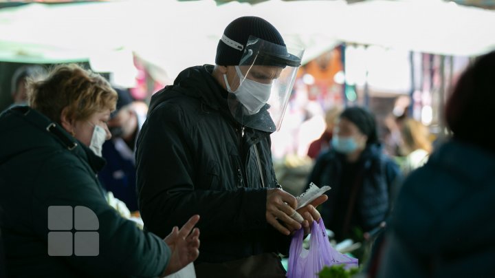 Oamenii, în goana după cumpărături pentru masa de Paşte (FOTOREPORT)