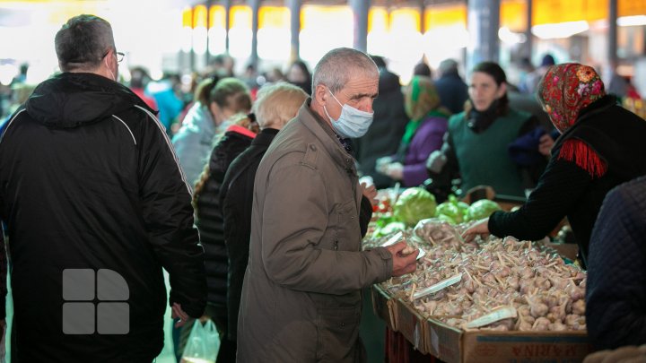 Oamenii, în goana după cumpărături pentru masa de Paşte (FOTOREPORT)