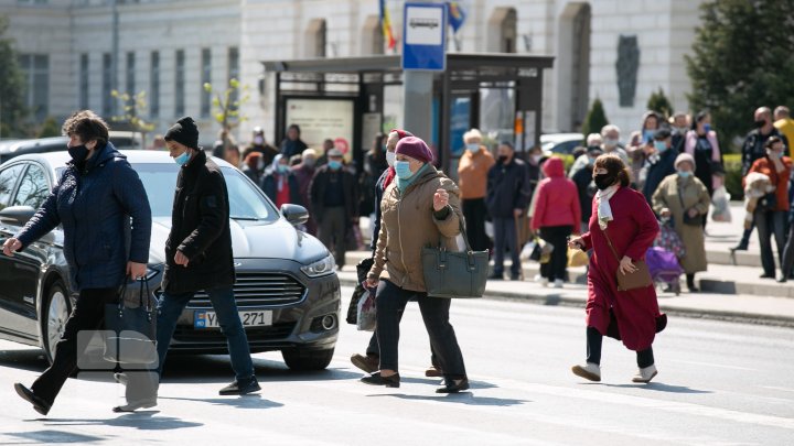 (FOTOREPORT) Haos după anularea stării de urgenţă! Cum arată cele mai aglomerate locuri din Chişinău