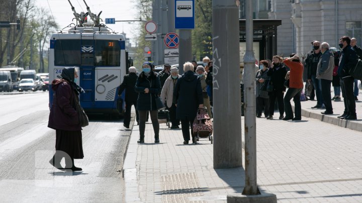 (FOTOREPORT) Haos după anularea stării de urgenţă! Cum arată cele mai aglomerate locuri din Chişinău