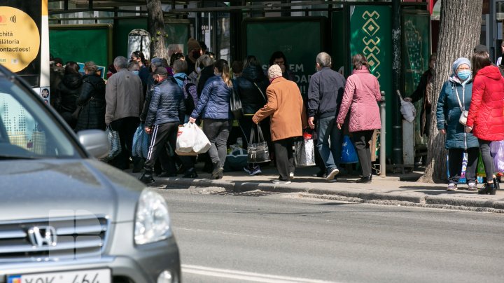 (FOTOREPORT) Haos după anularea stării de urgenţă! Cum arată cele mai aglomerate locuri din Chişinău